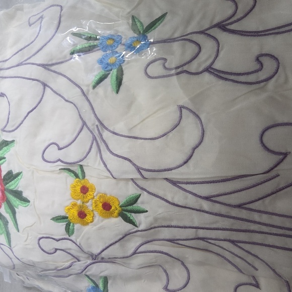 Elegant White Floral Maxi Dress - Picture 9 of 16